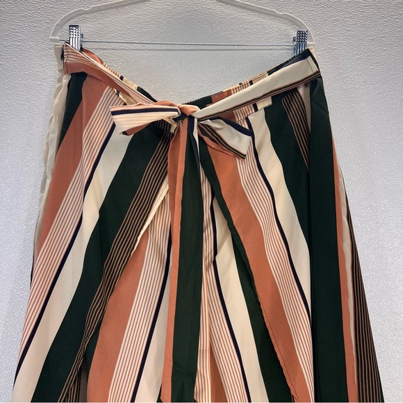 NWOT Plus Size Printed Drawstring Waist Split Side Wide Leg Pants 3X LARGE PLUS - Picture 5 of 17